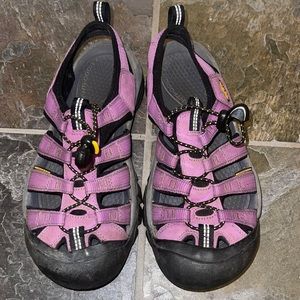 Keen purple adult shoe size 8